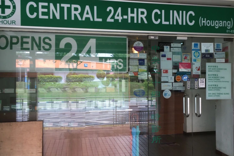 24-HR Clinic Group outlet at 681 Hougang Ave 8.